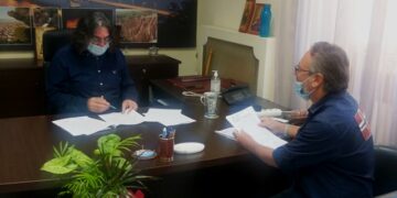 Δήμος Σερβίων: Υπογραφή Σύμβασης  για την προμήθεια και την τοποθέτηση αθλητικού δαπέδου και λοιπού βοηθητικού εξοπλισμού στην κλειστή αίθουσα άθλησης της Κοινότητας Τρανοβάλτου