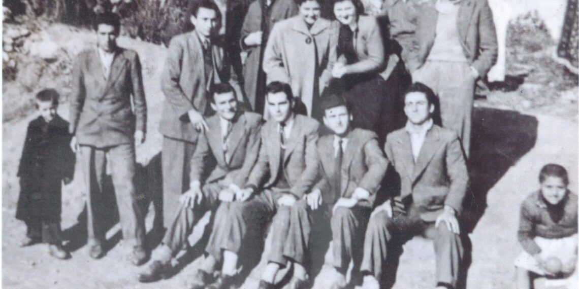 Μια φοιτητική ομάδα σπουδαστών Εορδαίας, της Ακαδημίας Φλώρινας, το 1955. – Από τη στήλη του κ. Γ. Καζαντζή στον Παλμό 22/09/2021