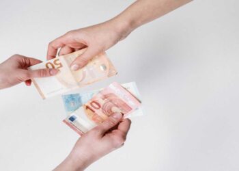 Επιστρεπτέα Προκαταβολή: Ποιοι θα πληρώσουν έως και 80% λιγότερα