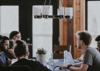 Κίνητρα για συγχωνεύσεις επιχειρήσεων: Κεφάλαια κίνησης κι επιδοτούμενες προσλήψεις