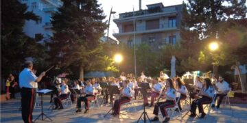 Συναυλία Φιλαρμονικής ορχήστρας Δήμου Εορδαίας “Αριστοτέλης” στην κεντρική πλατεία των Γρεβενών (VIDEO)