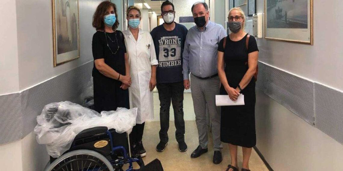 Δωρεά τριών αναπηρικών αμαξιδίων στο Νεφρολογικό τμήμα του Μποδοσάκειου