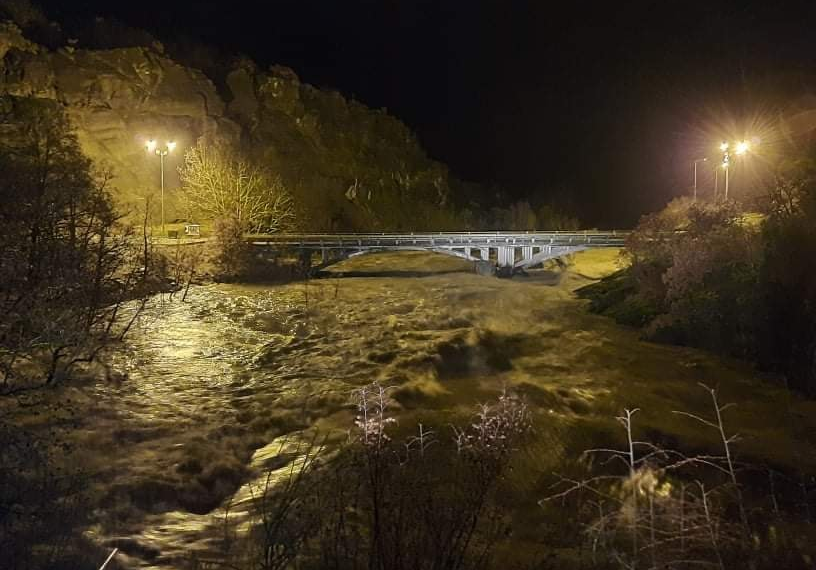 Πολύ επικίνδυνη αύξηση της στάθμης των υδάτων στον ποταμό Βενέτικο στα Γρεβενά