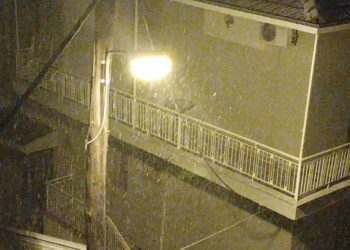 Ξεκίνησε η ασθενής χιονόπτωση στην Κοζάνη -VIDEO