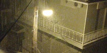 Ξεκίνησε η ασθενής χιονόπτωση στην Κοζάνη -VIDEO