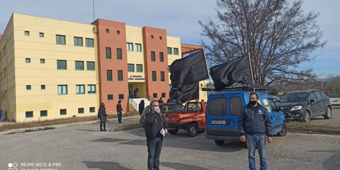 Στο διοικητήριο της Περιφέρειας στην Πτολεμαΐδα έφθασε η πορεία διαμαρτυρίας του Εμπορικού Συλλόγου- Επιδόθηκε ψήφισμα διαμαρτυρίας στον Αντιπεριφερειάρχη Γρηγόρη Τσιούμαρη (φωτογραφίες)