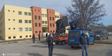 Στο διοικητήριο της Περιφέρειας στην Πτολεμαΐδα έφθασε η πορεία διαμαρτυρίας του Εμπορικού Συλλόγου- Επιδόθηκε ψήφισμα διαμαρτυρίας στον Αντιπεριφερειάρχη Γρηγόρη Τσιούμαρη (φωτογραφίες)