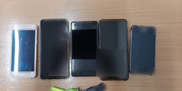 Συνελήφθησαν -3- αλλοδαποί, σε περιοχή της Καστοριάς, οι οποίοι  επέβαιναν σε Ι.Χ.Ε. αυτοκίνητο, ο οδηγός του οποίου αναζητείται να συλληφθεί