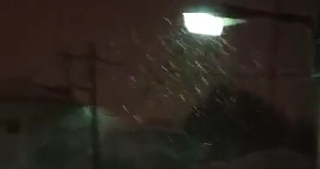 Χιονόπτωση ώρα 21.30 στην Πτολεμαΐδα