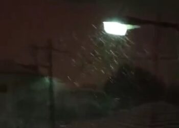 Χιονόπτωση ώρα 21.30 στην Πτολεμαΐδα