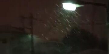 Χιονόπτωση ώρα 21.30 στην Πτολεμαΐδα