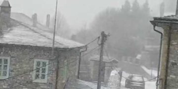 Χιονίζει στο Νυμφαίο Φλώρινας -VIDEO