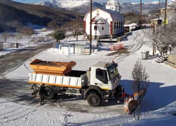 Αποχιονισμός από τα μηχανήματα του Αμαξοστασίου της Π.Ε. Καστοριάς