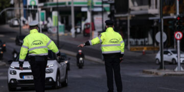 Το στοίχημα του λιανεμπορίου θα κρίνει το άνοιγμα σχολείων και νομών -Τα σενάρια