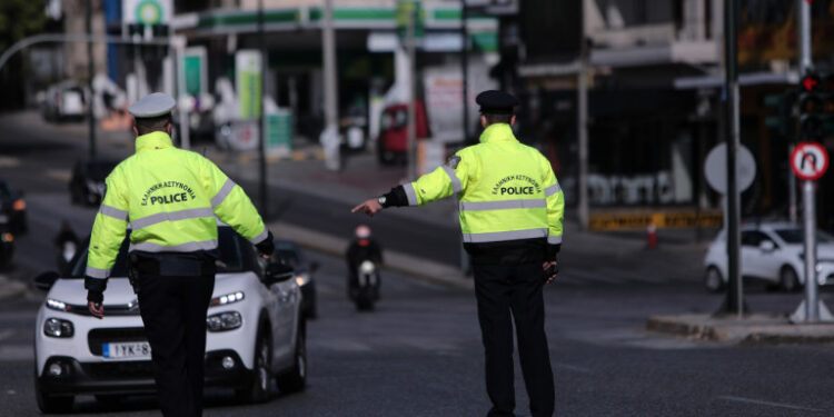 Το στοίχημα του λιανεμπορίου θα κρίνει το άνοιγμα σχολείων και νομών -Τα σενάρια