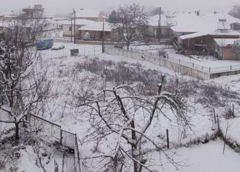 Πανέμορφο τοπίο στην Ασβεστόπετρα στα λευκά