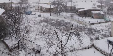 Πανέμορφο τοπίο στην Ασβεστόπετρα στα λευκά