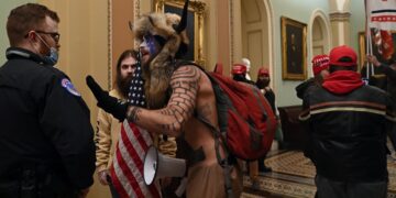 ΗΠΑ: Οπαδοί του Τραμπ εισέβαλαν στο Καπιτώλιο