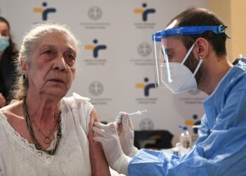 Εμβολιασμοί: Ανοίγει αύριο η πλατφόρμα των ραντεβού για τους άνω των 85 – Αναλυτικά η διαδικασία