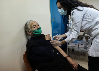 Κορωνοϊός: «Εύθραυστη» η εικόνα της χώρας – Πόσο προστατεύει η πρώτη δόση του εμβολίου;