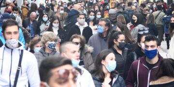 Κορωνοϊός: «Κόκκινη κάρτα» στην Αττική έδειξαν οι ειδικοί – Σήμερα οι τελικές αποφάσεις για τα μέτρα