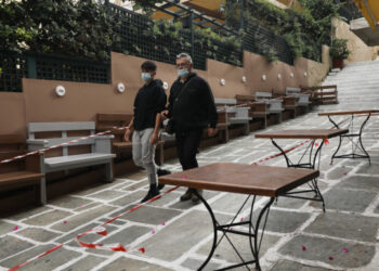 Δερμιτζάκης: Η εστίαση θα μπορούσε να ανοίξει σε 3 εβδομάδες, αλλά μόνο σε εξωτερικούς χώρους