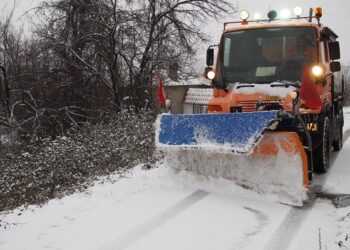 Στους δρόμους τα εκχιονιστικά του Δήμου Γρεβενών για τον αποχιονισμό οικισμών και κοινοτήτων (Βίντεο + Φωτογραφίες)