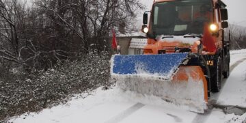 Στους δρόμους τα εκχιονιστικά του Δήμου Γρεβενών για τον αποχιονισμό οικισμών και κοινοτήτων (Βίντεο + Φωτογραφίες)