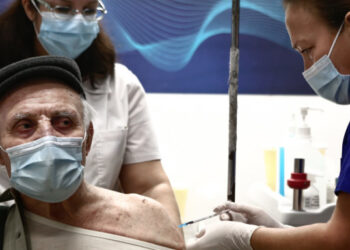 Εμβολιασμοί: Από σήμερα τα ραντεβού για τις ηλικίες 80-84 -Βήμα βήμα η διαδικασία