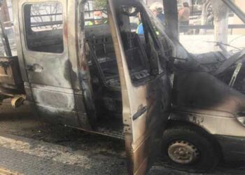 “Λαμπάδιασε” αυτοκίνητο στις εργατικές κατοικίες Πτολεμαΐδας – Επέμβαση της Πυροσβεστικής