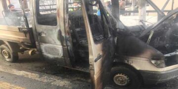 “Λαμπάδιασε” αυτοκίνητο στις εργατικές κατοικίες Πτολεμαΐδας – Επέμβαση της Πυροσβεστικής