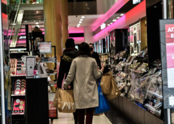 Ο κορωνοϊός χτύπησε και την κατανάλωση -«Παγώνουν» οι ηλεκτρονικές αποδείξεις