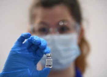 Εγκρίθηκε και μπαίνει στη μάχη κατά του κορωνοϊού η κολχικίνη, μετά τα αποτελέσματα μεγάλης καναδικής μελέτης στην οποία συμμετείχε και η Διευθύντρια της Παθολογικής του Μαμάτσειου,Δρ. Ευθαλία Ράνδου