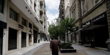 Νέα μέτρα για επιχειρήσεις: Επιδότηση πάγιων δαπανών – «Κούρεμα» ενοικίων – Τι αλλάζει για τις επιταγές