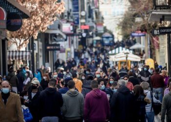 Λιανεμπόριο: Τρόμαξαν τους ειδικούς οι σκηνές συνωστισμού στην αγορά – Αλλαγές σήμερα στα ταξί