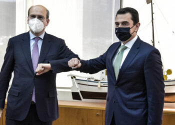 Τελετή παράδοσης – παραλαβής στο ΥΠΕΝ: Σκρέκας: «Η ισχυρή ανάπτυξη περνάει μέσα από τον ενεργειακό κλάδο» – Χατζηδάκης: “18μηνο σοβαρών μεταρρυθμίσεων με στόχο τη βιώσιμη, πράσινη ανάπτυξη”