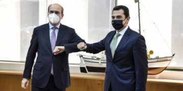 Τελετή παράδοσης – παραλαβής στο ΥΠΕΝ: Σκρέκας: «Η ισχυρή ανάπτυξη περνάει μέσα από τον ενεργειακό κλάδο» – Χατζηδάκης: “18μηνο σοβαρών μεταρρυθμίσεων με στόχο τη βιώσιμη, πράσινη ανάπτυξη”