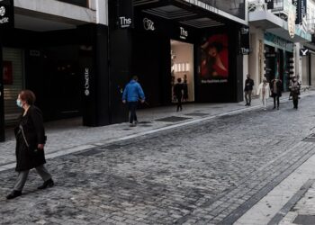 Λιανεμπόριο: Ανοίγει κανονικά από σήμερα η αγορά με μέτρα και εκπτώσεις ως και 70%