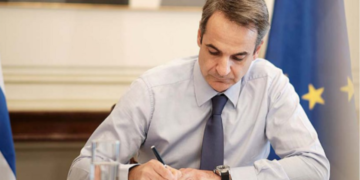 Ανασχηματισμός: Οριστικοποιούνται οι αλλαγές – Οι αμετακίνητοι, οι «καραμπόλες» και το «νέο αίμα»