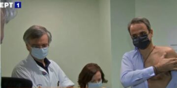 Την δεύτερη δόση του εμβολίου έκανε ο Κυριάκος Μητσοτάκης