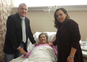 Η απίθανη ιστορία της Ελληνίδας γιαγιάς που στα 67 γέννησε την εγγονή της