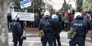 Αλλάζουν όλα στις συναθροίσεις: Αστυνομικοί με κάμερες και μεσολαβητής μεταξύ ΕΛΑΣ και διαδηλωτών