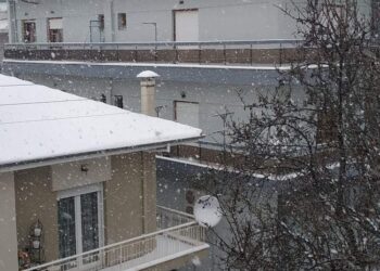 Πυκνή χιονόπτωση στην Κοζάνη (βίντεο)