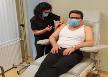 Το μήνυμα του Δ/ντη Ορθοπαιδικής στο Μποδοσάκειο Ν. Σαμαρά για το εμβόλιο: “Ενα μικρό τσίμπημα στο μπράτσο…. ένα τεράστιο άλμα στην ελευθερία”