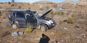 Δείτε φωτογραφίες από το τραγικό δυστύχημα στον κόμβο του Μικροκάστρου – “Σμπαράλια” το υπερφορτωμένο όχημα με μετανάστες στην Εγνατία οδό