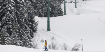 Απαγόρευση μετακινήσεων: Τα σενάρια για τα ταξίδια από νομό σε νομό και το άνοιγμα των χιονοδρομικών