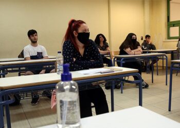 Κορωνοϊός: Σε Γυμνάσια και Λύκεια η «σκυτάλη» της κανονικότητας – Τα σενάρια για εστίαση και μετακινήσεις