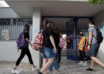 Σχολεία: Αντίστροφη μέτρηση για την επανεκκίνηση στις 11 Ιανουαρίου – Τα σχέδια και τα… εμπόδια