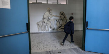 Σχολεία: Ξεκινά σήμερα η τηλεκπαίδευση για Γυμνάσια-Λύκεια, τι θα γίνει με τα δια ζώσης μαθήματα -Ανοίγουν τη Δευτέρα τα Δημοτικά