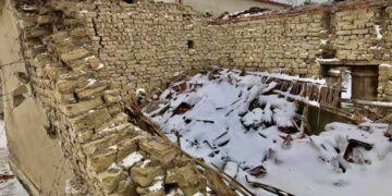 Βαλτόνερα: Κατέρρευσε αποθήκη, χτισμένη λίγα μέτρα από το ρήγμα που διαπερνάει το χωριό – Τι λέει στο e-ptolemeos.gr ο ιδιοκτήτης -ΦΩΤΟ